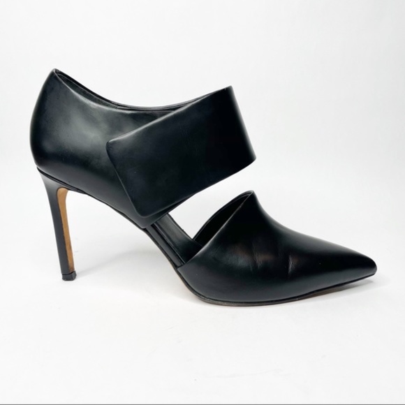 ❌SOLD❌Vince Capri Black Leather Point-Toe Heel (10) - Picture 5 of 9
